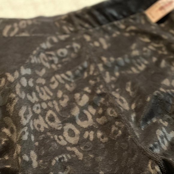 Victoria’s Secret Performance Leggings Extra Small - Picture 6 of 7